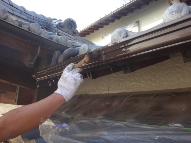 雨樋塗装中