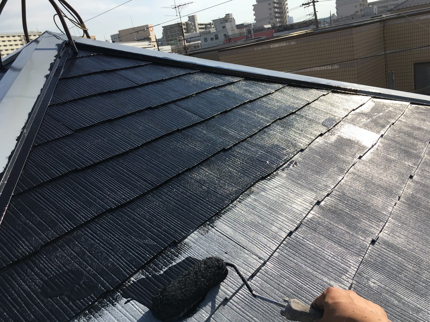 屋根中塗り中