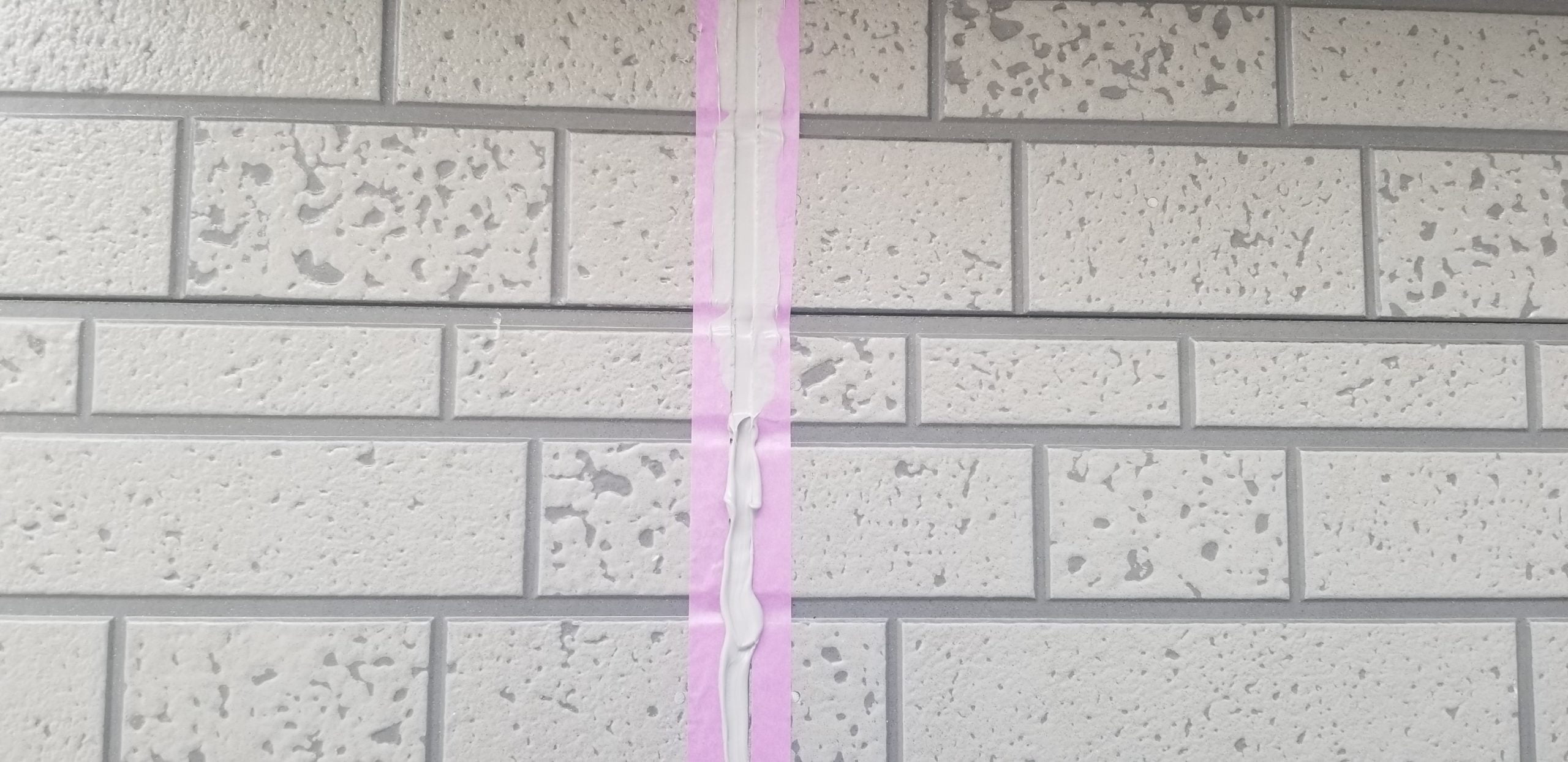 コーキング補修中