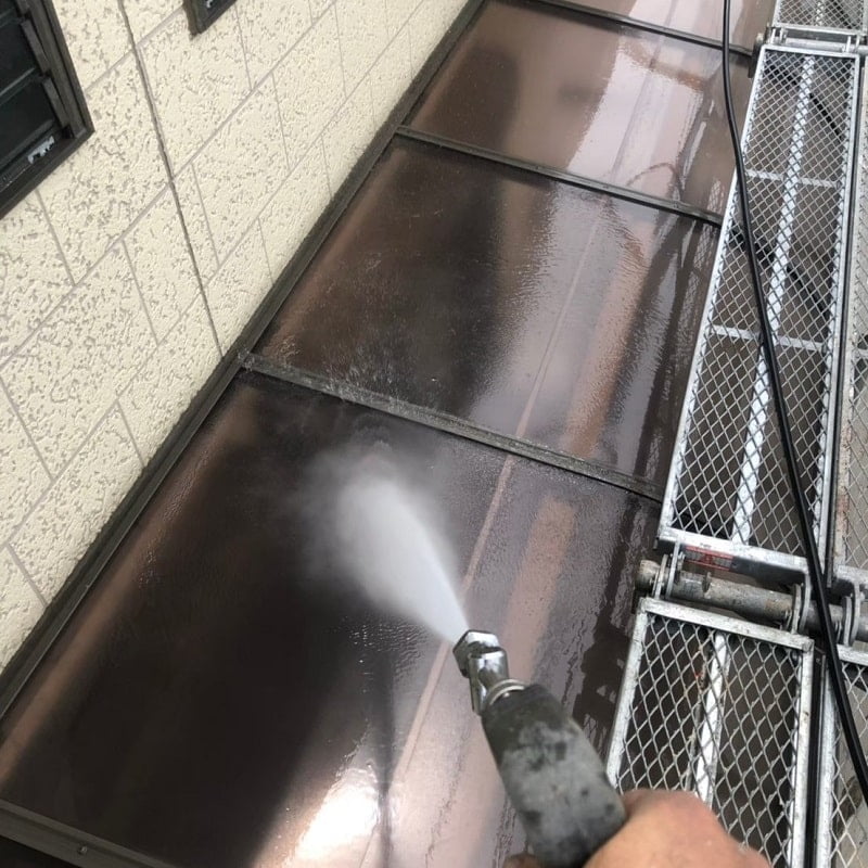 テラス洗浄中